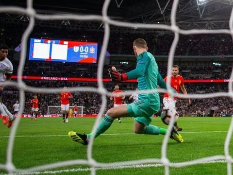NÓNG! Sau Fellaini và Shaw, thêm trụ cột Man Utd dính chấn thương