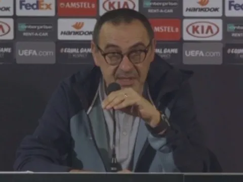 NÓNG! Căng thẳng leo thang, Sarri tuyên bố điều khó tin với Abramovich
