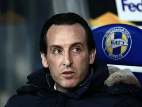 Arsenal bại trận, Emery phản ứng ra sao khi bị chất vấn về Ozil?