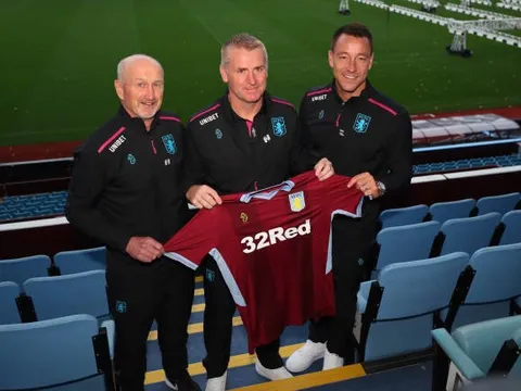 Sếp mới John Terry rạng rỡ ra mắt Aston Villa