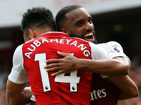 Đại chiến Brighton: Điểm tựa Lacazette, Torreira nên cẩn thận