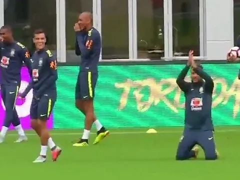'Sỉ nhục' cựu sao Chelsea, Coutinho khiến Neymar phải quỳ gối
