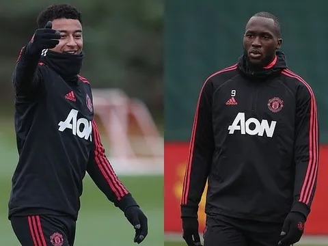 "Siêu chân gỗ" trở lại, buồn tiu nghỉu trên sân tập Man Utd
