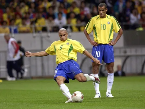 Siêu phẩm của Carlos vào lưới Trung Quốc ở World Cup 2002