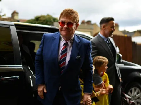 Sir Elton John đã sẵn sàng chờ Watford gây địa chấn trước Man City