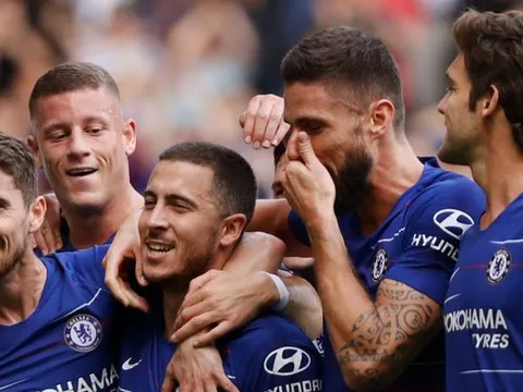 Một cầu thủ bình thường đã nâng Hazard lên tầm siêu sao