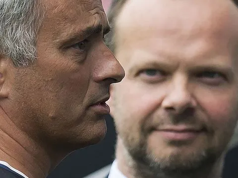 Ai là người đứng sau việc chuyển nhượng của Man Utd?