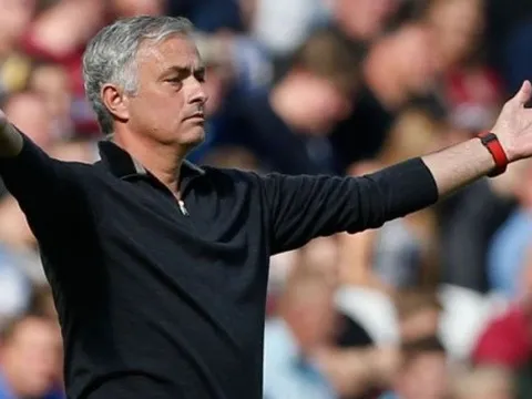 Nóng! BLĐ Man Utd bác bỏ tin đồn sa thải Mourinho
