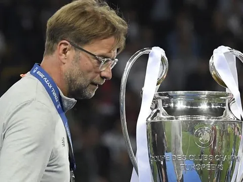Klopp "văng tục" khi đáp trả câu nói của Mourinho về vấn đề danh hiệu