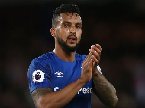 Walcott bị mỉa mai khi tuyên bố Everton sẽ vào top 4