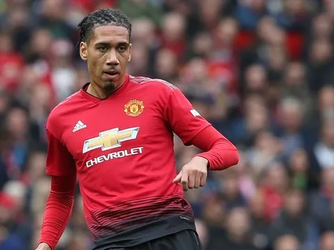 Smalling gặp hạn, hàng thủ Man Utd khủng hoảng trầm trọng