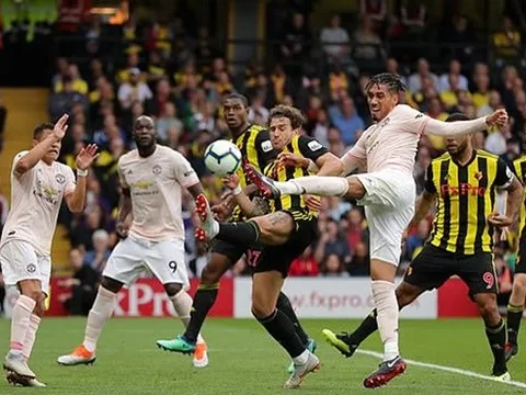 Smalling ghi bàn nhờ... tuyệt chiêu đá cầu của Việt Nam