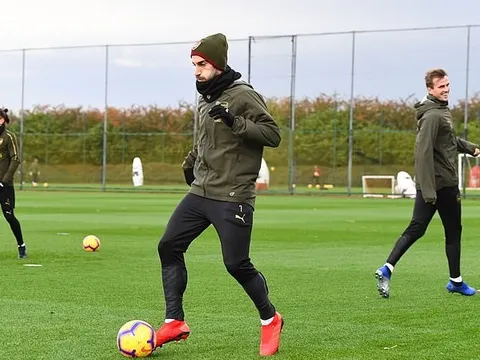 Sợ bị bán, cựu sao M.U nỗ lực ghi điểm với HLV Emery trên sân tập Arsenal