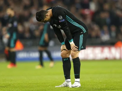 Sở thích 'hành Gà' của Ronaldo cũng không thể giúp Real