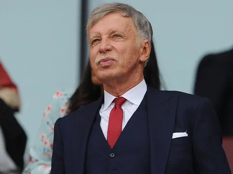 SỐC: Arsenal không nhận được một đồng chuyển nhượng từ Kroenke  suốt một năm qua