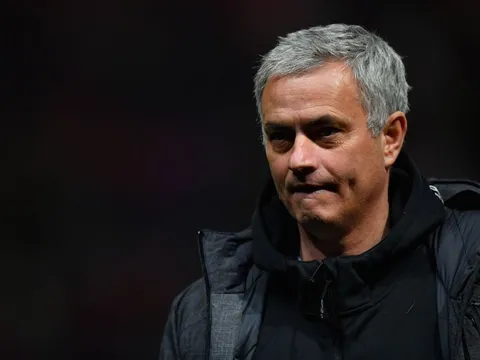SỐC: Bắt chước Pep Guardiola, Bristol khiến Mourinho điên tiết