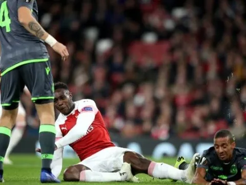 Sốc! Danny Welbeck chấn thương cực nặng, rời sân với bình oxy