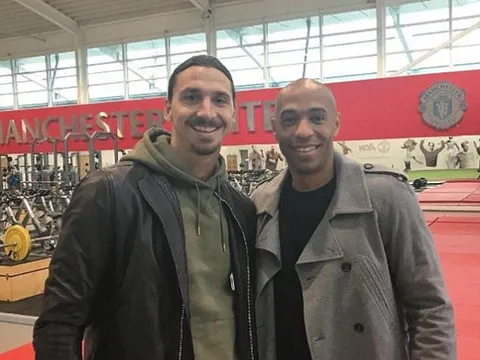 SỐC: Henry thăm Man Utd, ca ngợi Ibra
