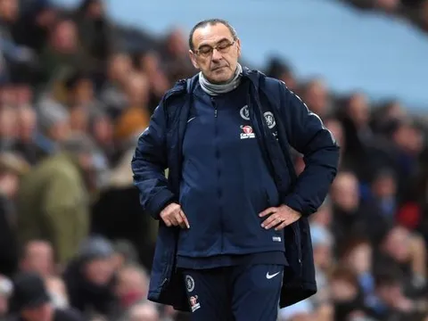 Sốc! Huyền thoại M.U kêu gọi Chelsea giữ chân Sarri