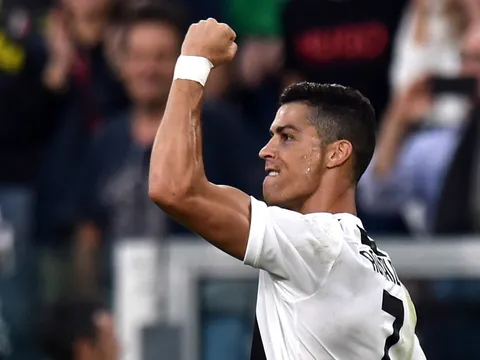 Sốc: Không dám bạo chi, Man Utd mất Ronaldo cho Juventus vào phút cuối