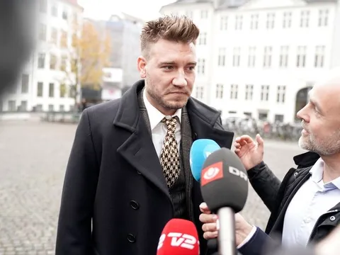 Sốc: 'Lord' Bendtner có thể phải ngồi tù vì lí do khó đỡ