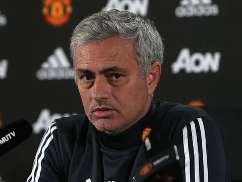 Nóng: Mourinho họp báo bất thường, Man Utd sắp có "biến"?