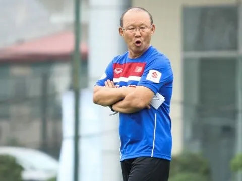 Sốc! Thầy Park tính 'vá hàng thủ' bằng một tiền đạo?