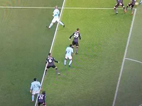 SỐC: Trọng tài muốn Man City vô địch?