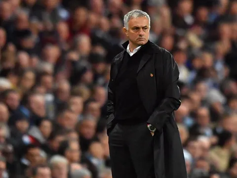 Sốc: Tỷ lệ CĐV Man Utd ủng hộ Mourinho đang thấp kỷ lục