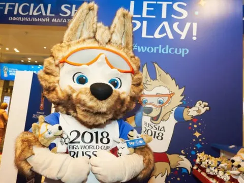 Sói Zabivaka náo loạn cửa hàng bán đồ World Cup 2018 đầu tiên