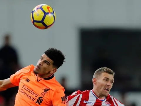 Solanke chơi quá hay, CĐV Liverpool chẳng còn nhớ Sturridge