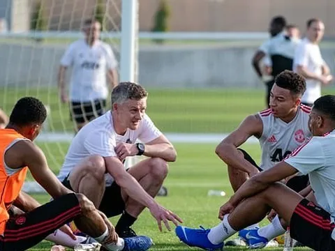 Solskjaer chỉ cách ghi bàn cho 3 sao trẻ Man Utd trên sân tập