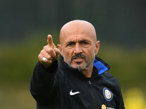 Spalletti mặt 'hình sự' trên sân tập Inter