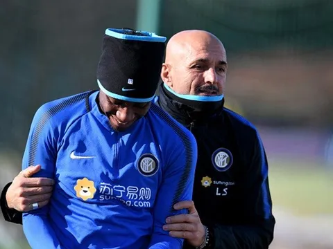 Spalletti "nói ngàn lời yêu" với học trò ngay giữa sân tập