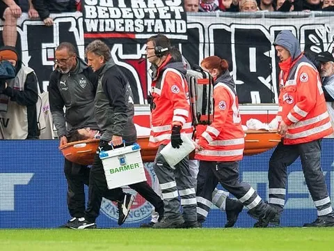 Thủ quân Stuttgart gãy mũi, vỡ hốc mắt sau va chạm với thủ môn