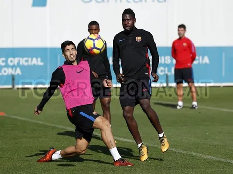 Suarez bất lực trước Umtiti trên sân tập của Barca