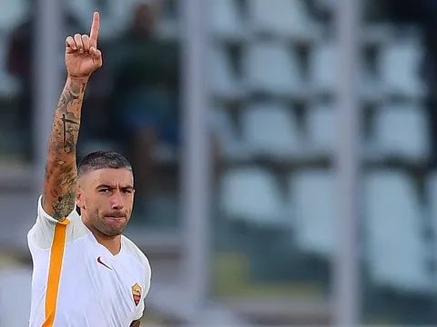 Sút phạt thần sầu, Kolarov đưa Roma trở lại top 5