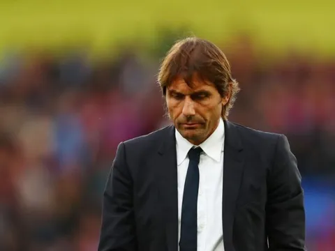 Suýt thua, Conte lại tiếp tục đá xéo lãnh đạo Chelsea