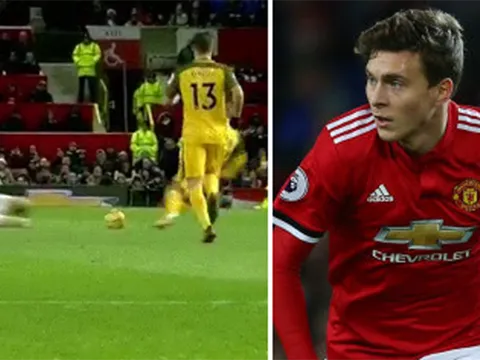 Tắc bóng như Vidic, Lindelof nói gì?