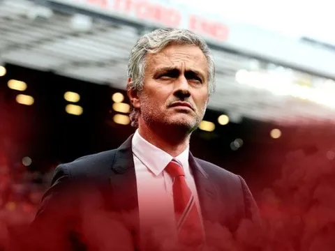 Tại sao Jose Mourinho quyết bám trụ lại Man United?