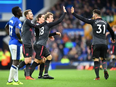 Tại sao nói hàng công Arsenal bùng nổ chưa từng thấy?