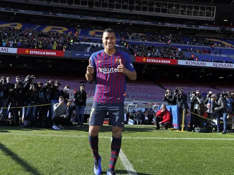 Tân binh Barca "chào sân" Camp Nou, chính thức nhận số áo mới