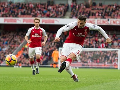 Tân binh Kolasinac lại "cứu" chiếc ghế... không tựa của Giáo sư