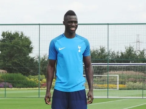 Tân binh kỷ lục cười hết cỡ trong buổi tập đầu cùng Tottenham