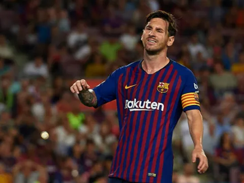 Tân binh nhận thẻ đỏ, Barcelona toát 'mồ hôi hột' tại Camp Nou