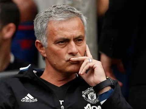 Tăng cường hàng thủ, Mourinho “săn” 2 sao khủng của Barca