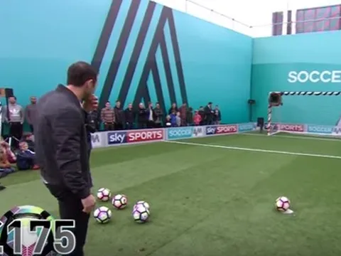 Terry và Lampard nhọc nhằn kiếm tiền từ thiện cho Giáng Sinh