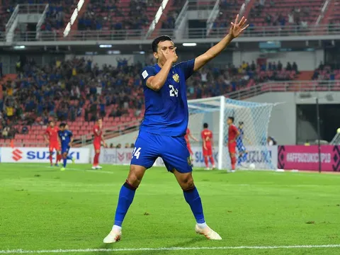 Lập siêu phẩm từ chấm phạt góc, hậu vệ Thái Lan ăn mừng như Dybala