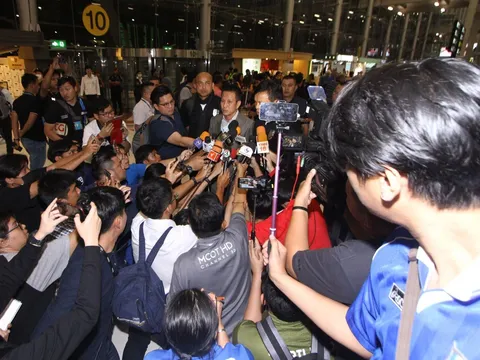 Thua ngược Trung Quốc, ĐT Thái Lan được chào đón như người hùng ở quê nhà