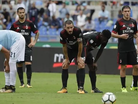 Thảm bại trước Lazio, cả thế giới đang cười Milan